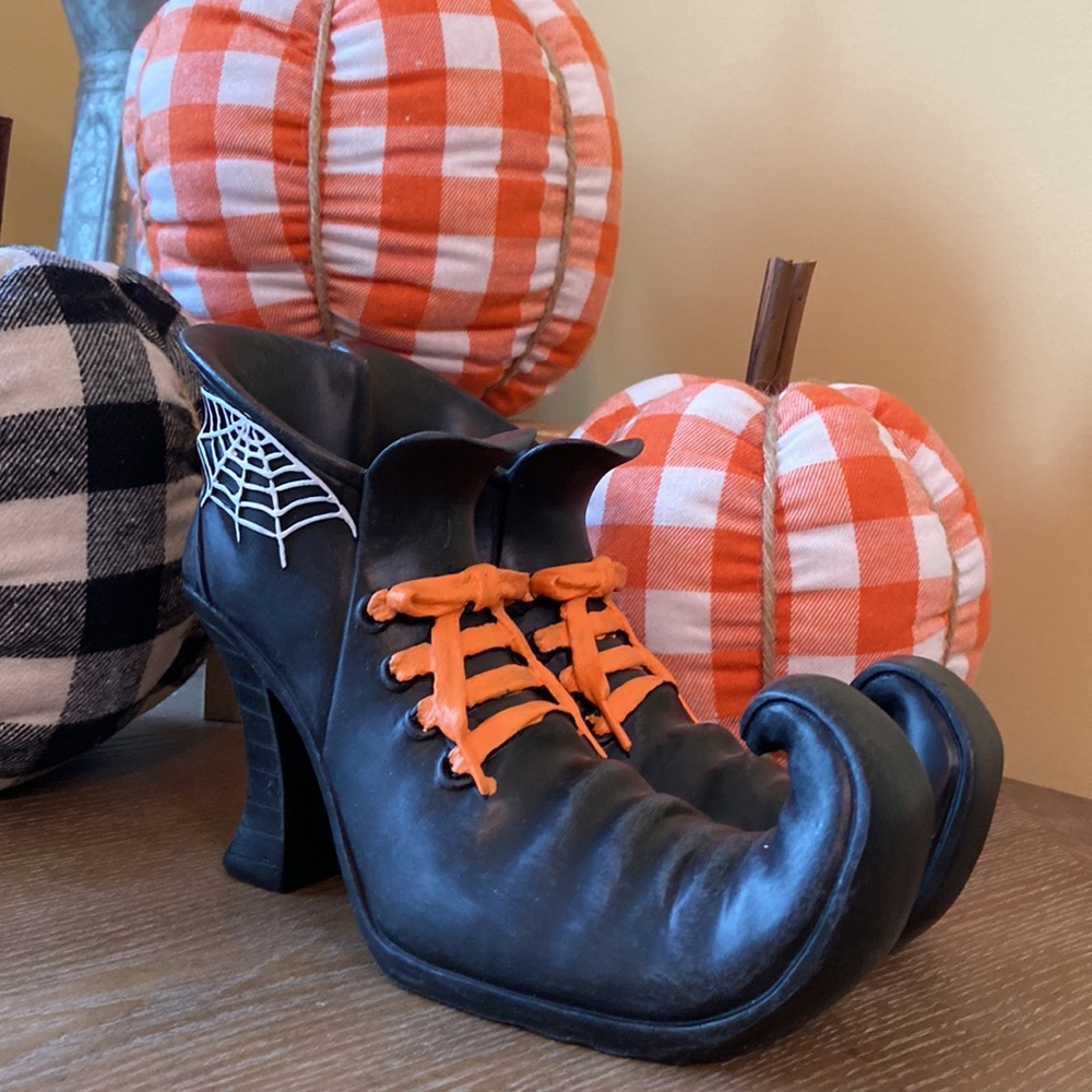 NEW! Fall Halloween Vintage Inspired Black Ceramic Gothic Salem Witch Boot Shoes - Picture 1 of 9